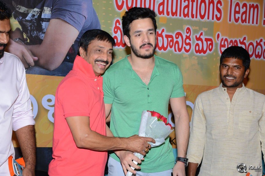 Pelli-Chupulu-Movie-Abhinandhana-Sabha